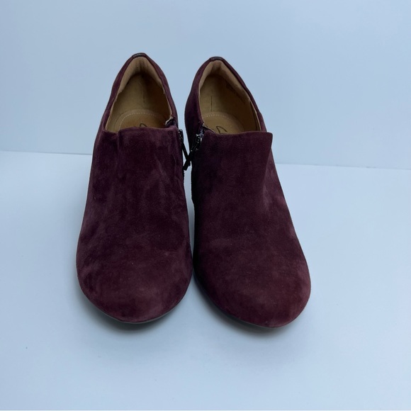Clarks Artisan Burgundy Ankle Wedge size 7.5 - Picture 2 of 7